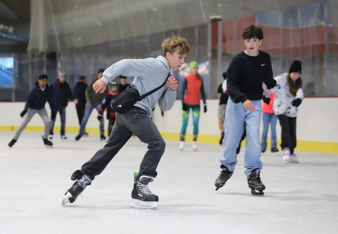Közönségkorcsolya a 2-es jégcsarnokban