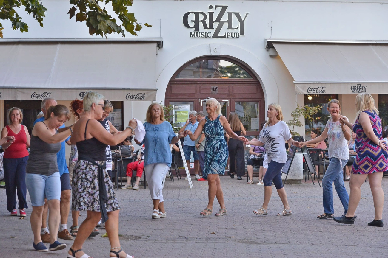 Grizzly - görög táncház