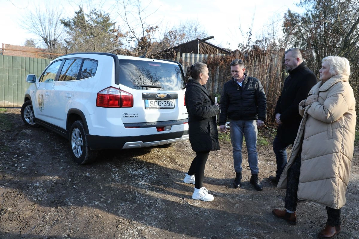 Új autót kapott a Lyukó Tappancsai Állatvédő Egyesület. Fotó: Juhász Ákos