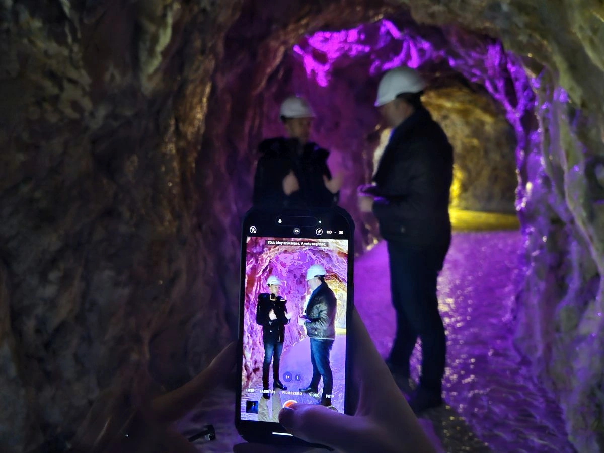 Átadták a munkaterületet, elkezdődnek a munkálatok a Barlangfürdőben. Fotó: Juhász Ákos