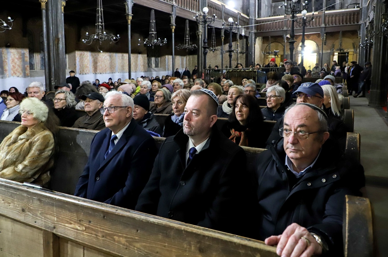 Hanukai ünnepség a Miskolci zsinagógában