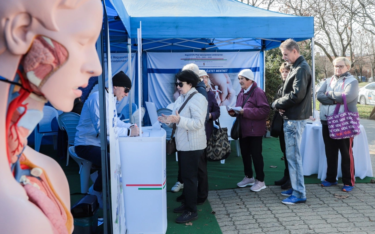Mobildiagnosztikai szűrőbusz az Avason