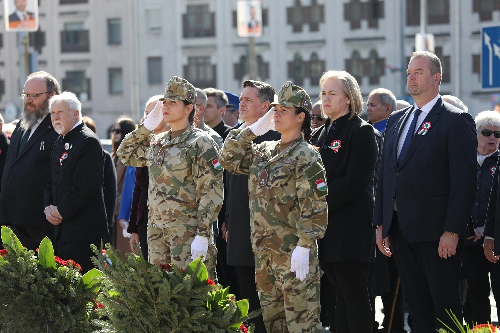 Március 15-ei megemlékezés a Petőfi téren