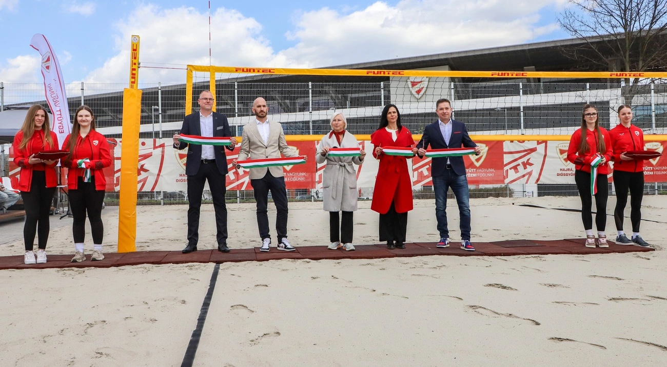 Strandröplabda pálya átadó a DVTK soprtligetben