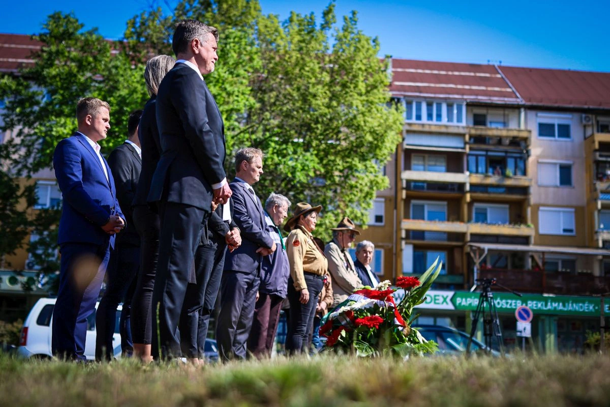 Bombatámadás áldozataira emlékeztek