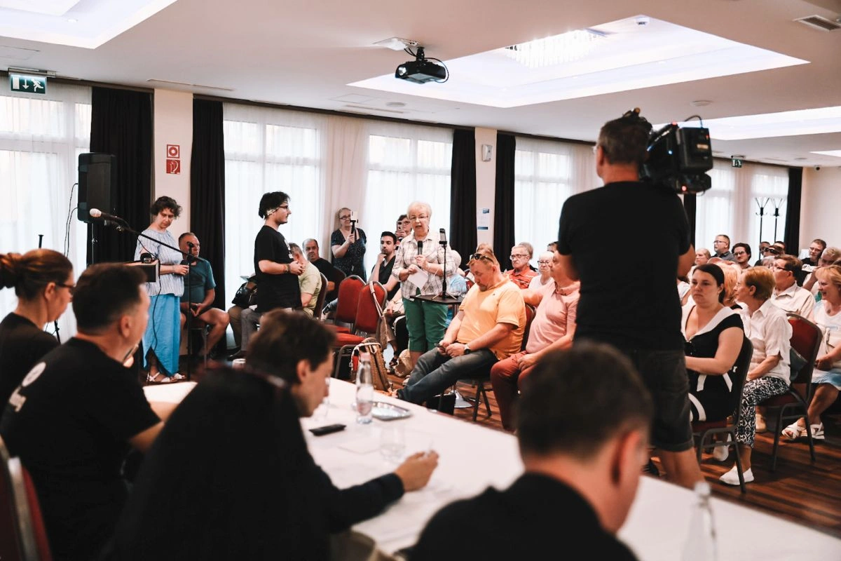 Lakossági fórum a Barlangfürdő ügyében. Fotó: Rogosz Péter