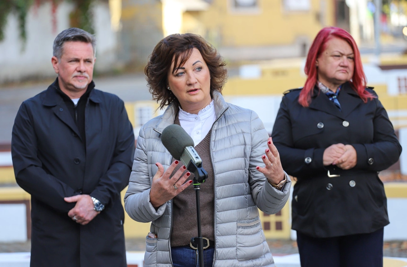 Megújult a Lévay előtti prakrész