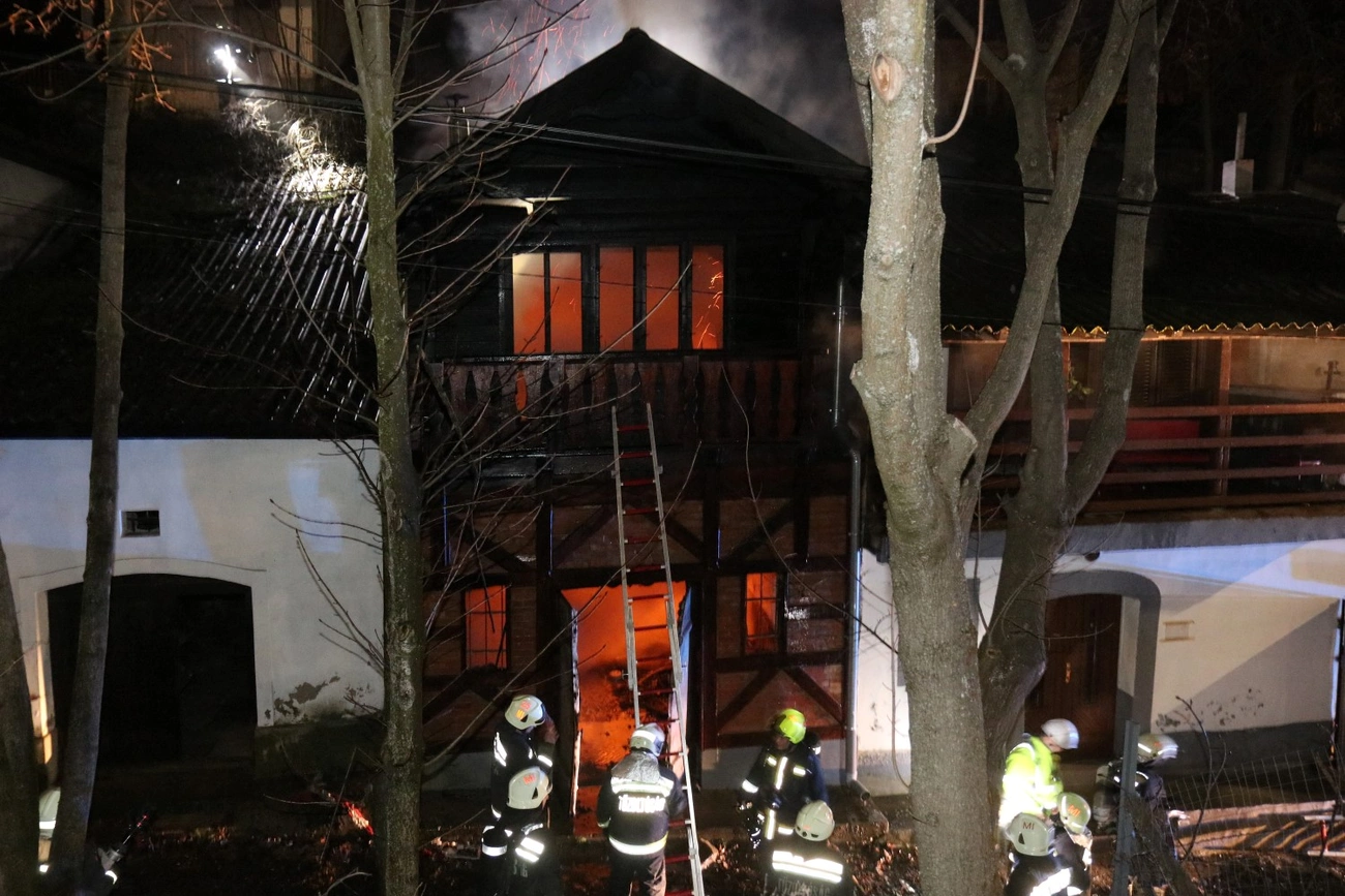 Kiégett egy avasi borház 