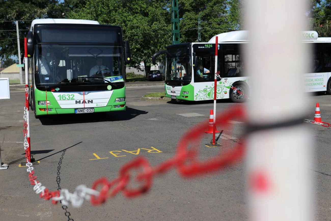 Országos jármúvezetői verseny az MVK-nál