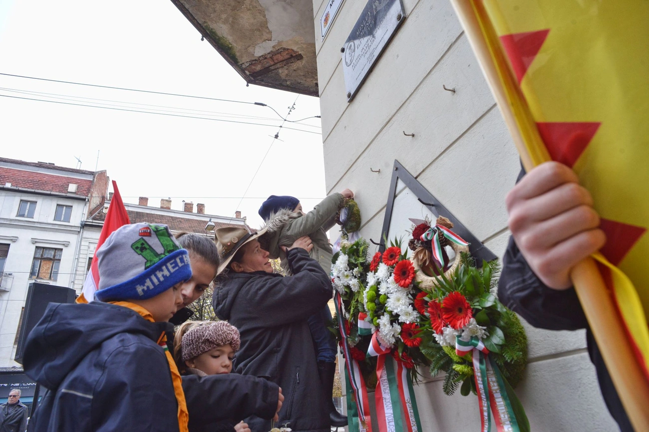 1956 - koszorúzás a belvárosi emlékhelyeken 