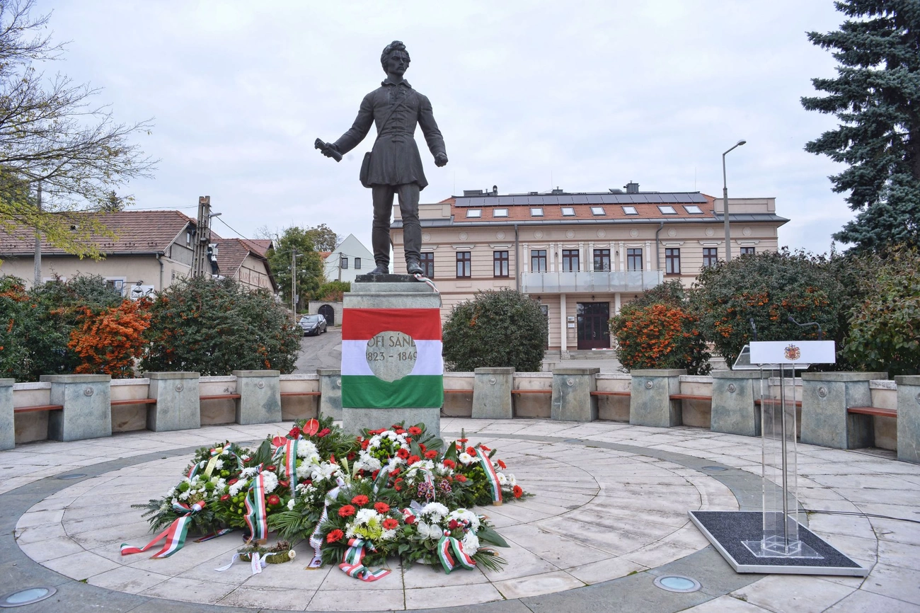 1956 - központi megemlékezés a Petőfi téren 