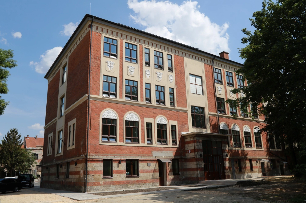 Miskolc érted fejlődik : Művészeti Iskola 