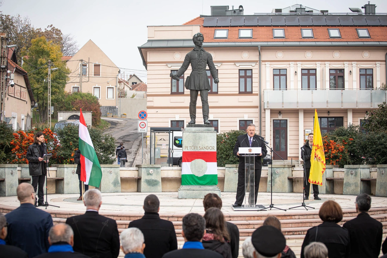 56-os megemlékezés a Petőfi téren 