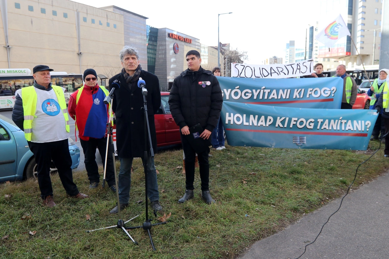 Autós blokád Miskolc belvárosában 