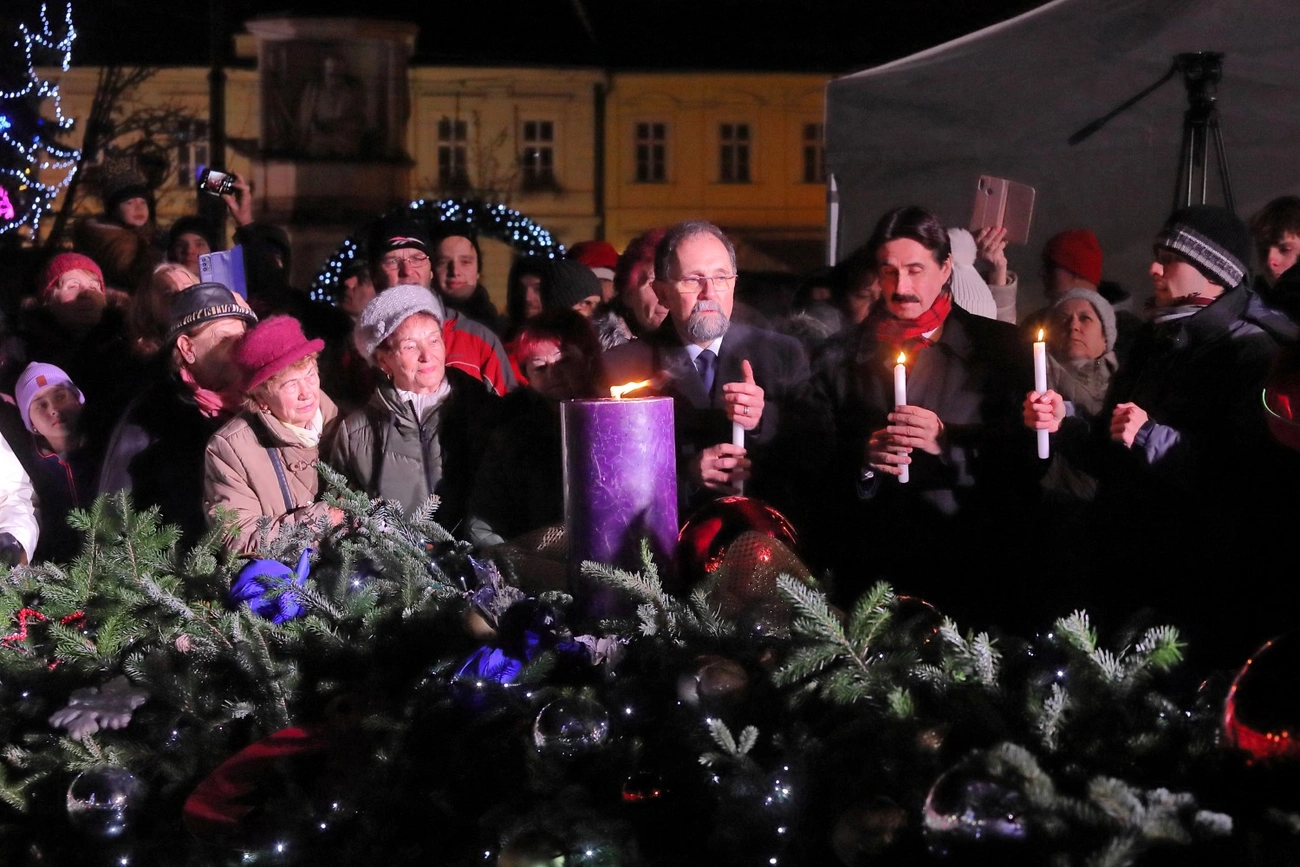 Adventi Gyertyagyújtás a Szent István téren 