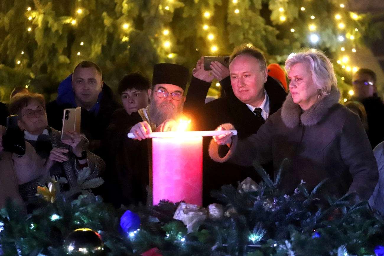 Adventi gyertyagyújtás a Szent István téren 