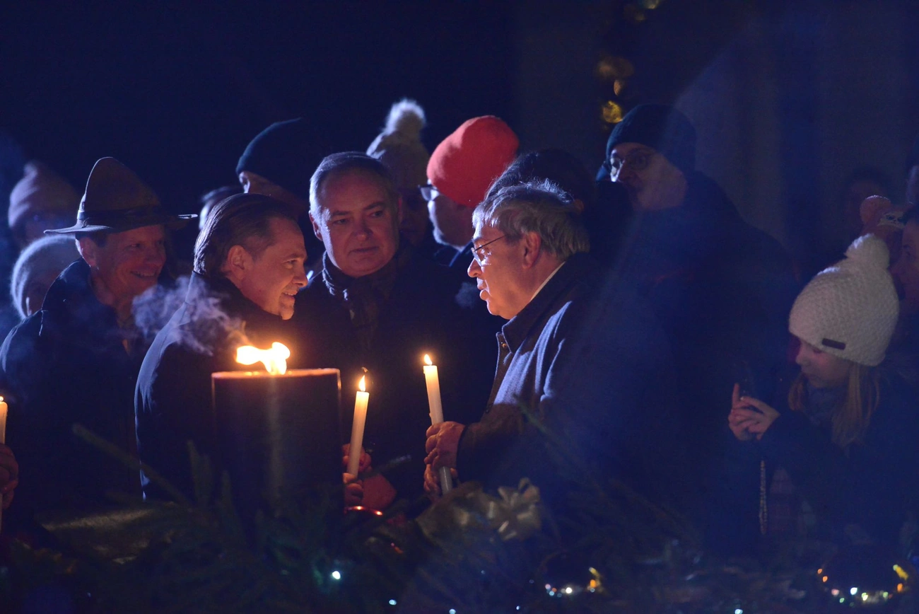 Adventi Gyertyagyújtás a Szent István téren 