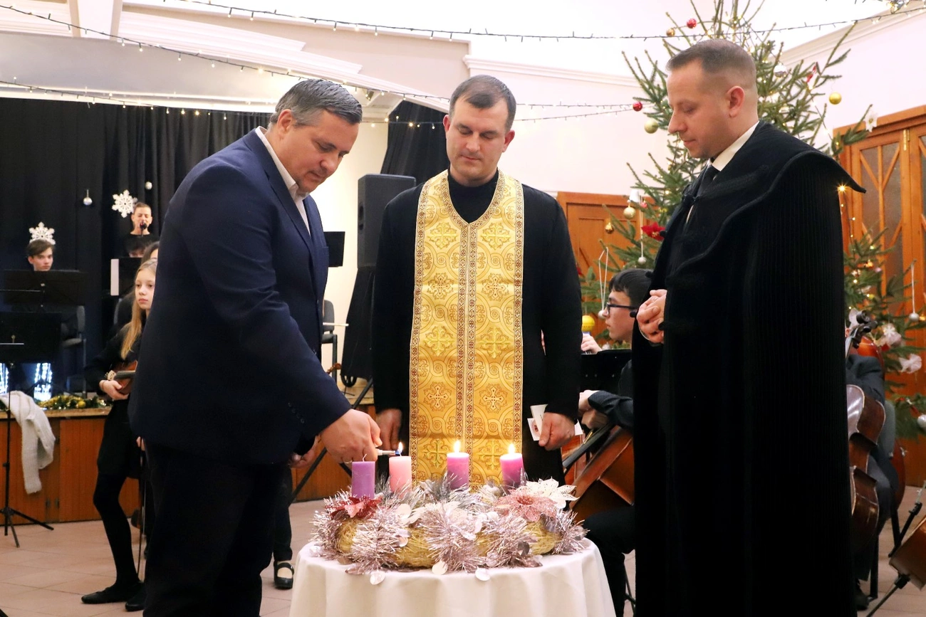 Adventi gyertyagyújtás Görömbölyön