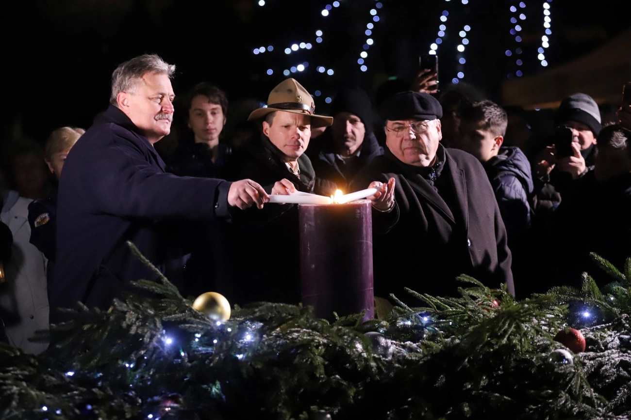 Adventi gyertyagyújtás a Szent István téren 