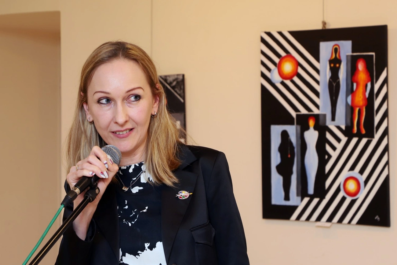 Balogh Ildikó "Útkereső" című kiállítása az Adyban 