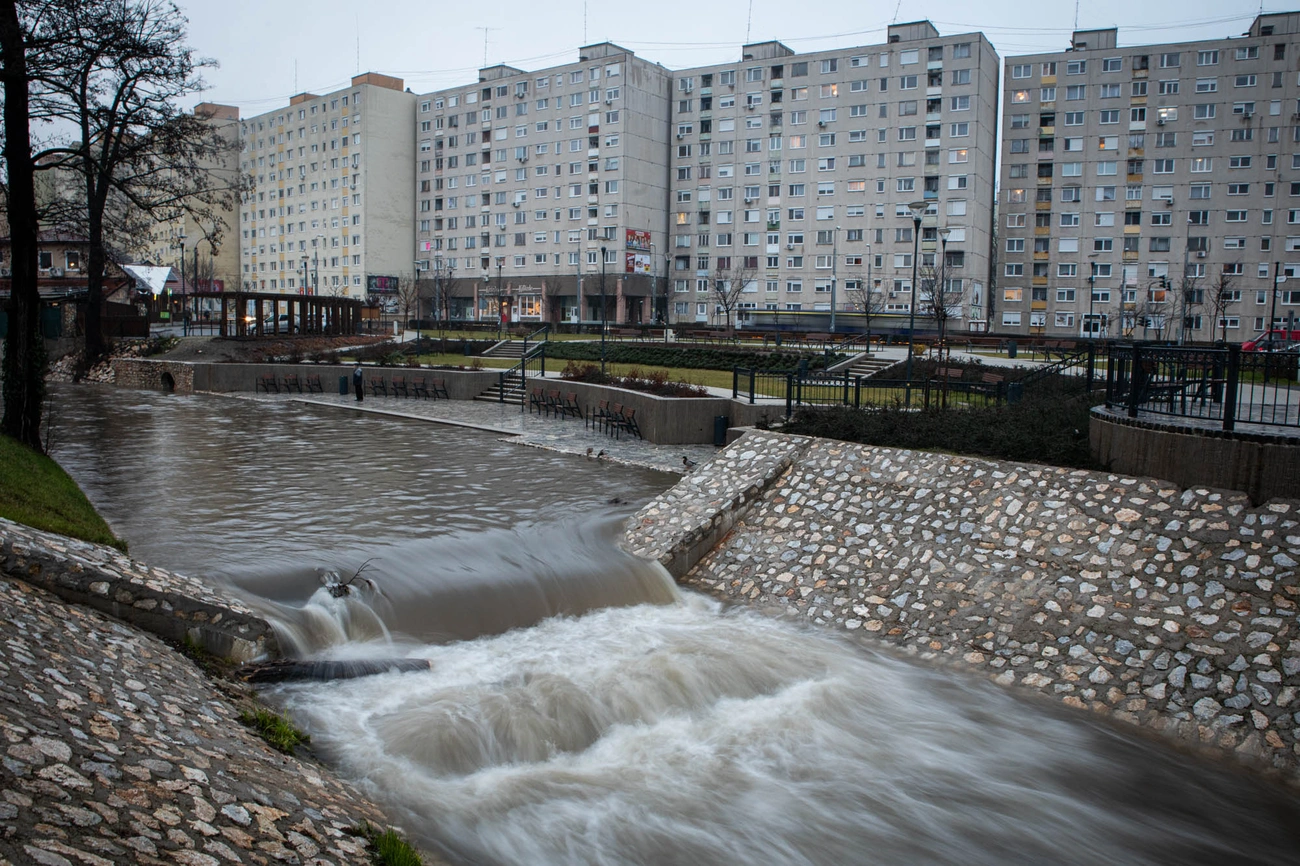 Városszerte megemelkedett a Szinva vízállása 