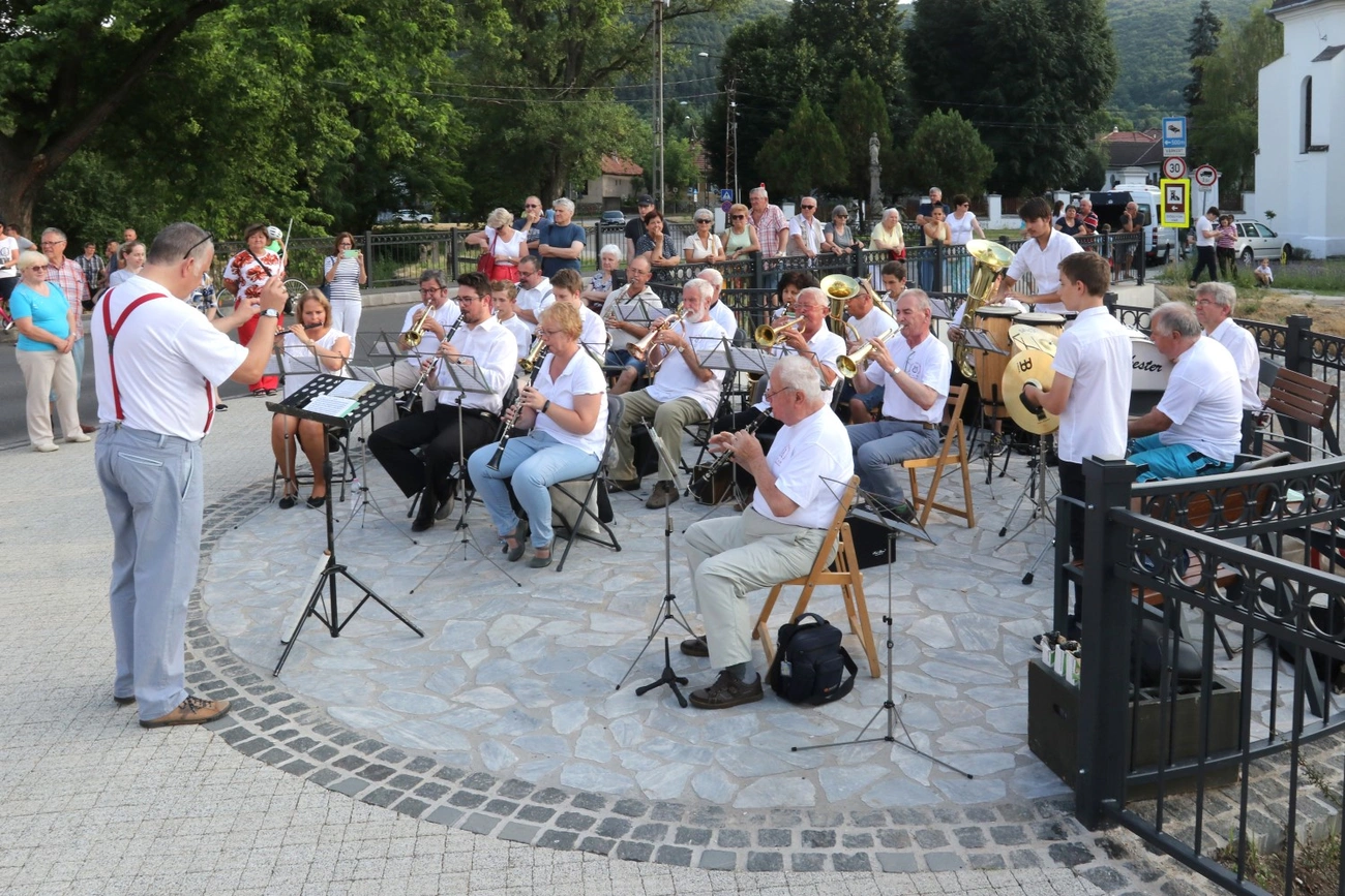 A Perecesi Bányász Fúvószenekar koncertje