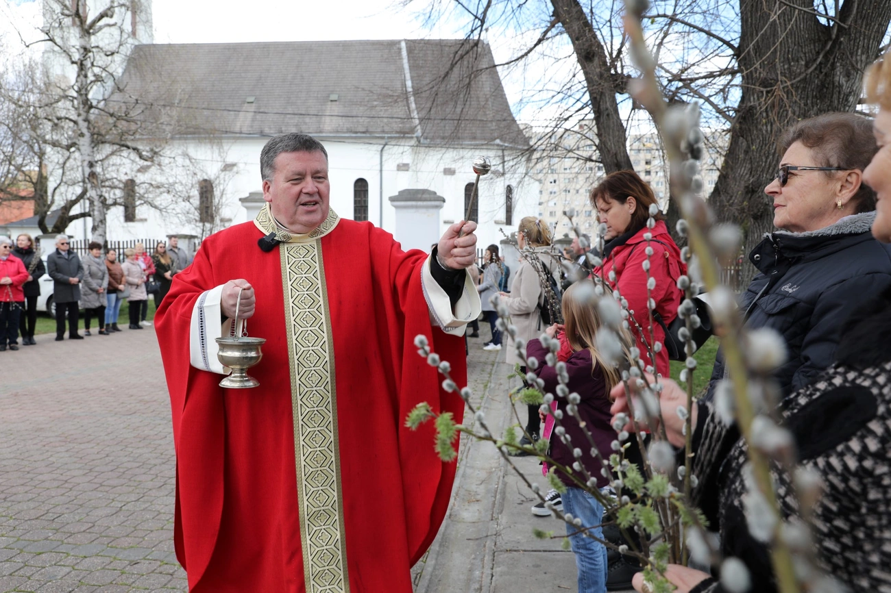 Diósgyőri Római Katolikus templom - virágvasárnapi barkaszentelés és körmenet
