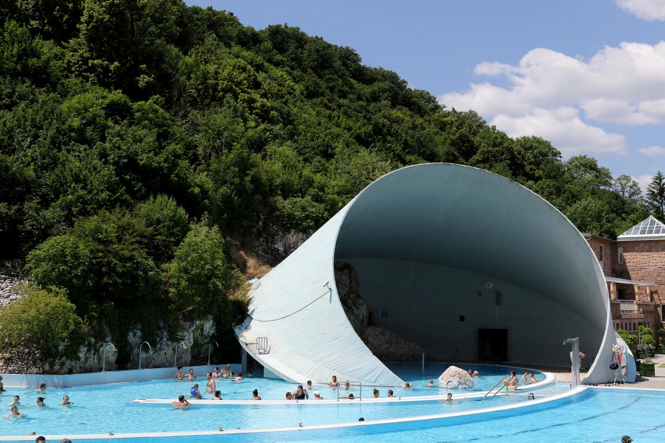 Nyárindító programokkal nyitott a Barlangfürdő  