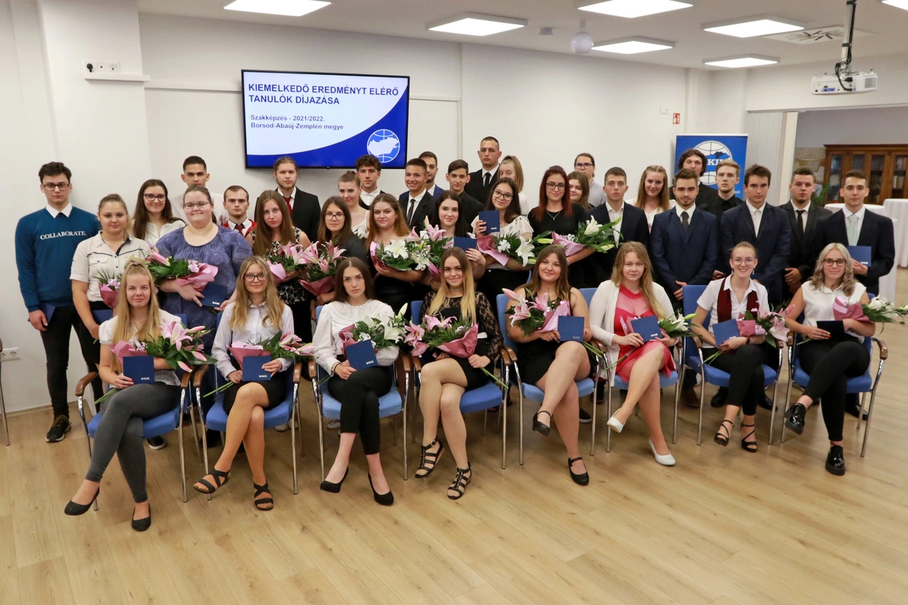 A BOKIK díjazta a kiváló végzősöket
