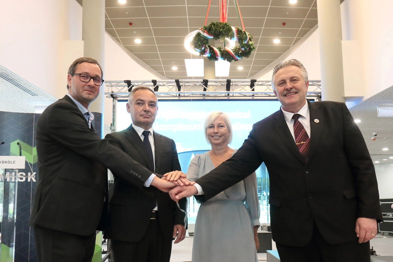 Bokrétaünnep a miskolctapolcai strandfürdőben  I. 