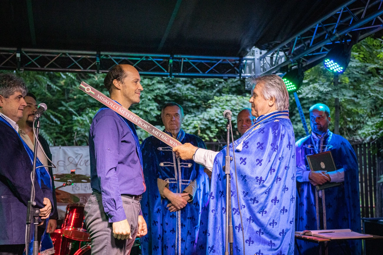 Borlovagok avatása az Avasi Celláriumban  