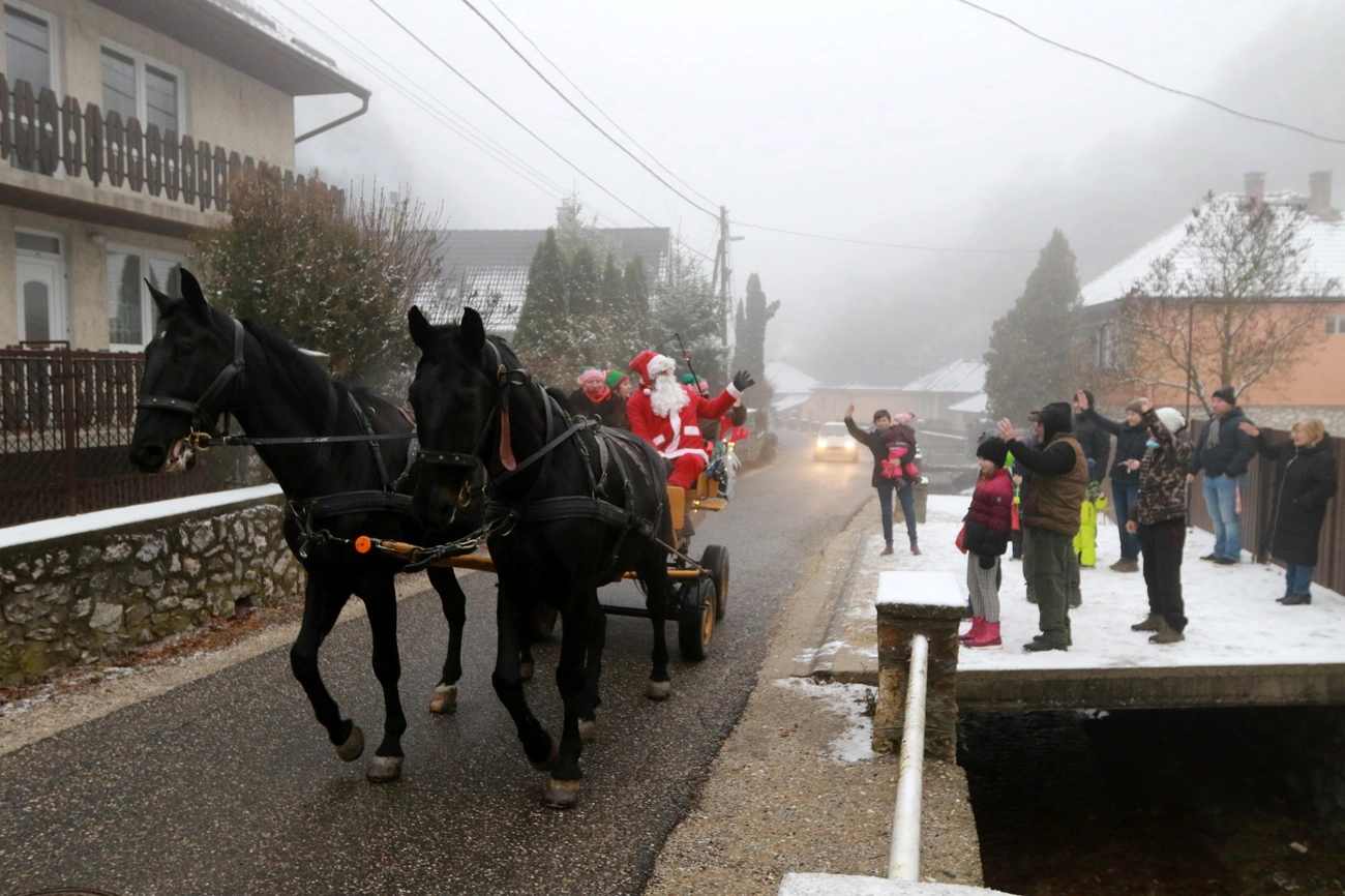 A bükkszentlászlói gyerkőcöket is meglátogatta a Mikulás 