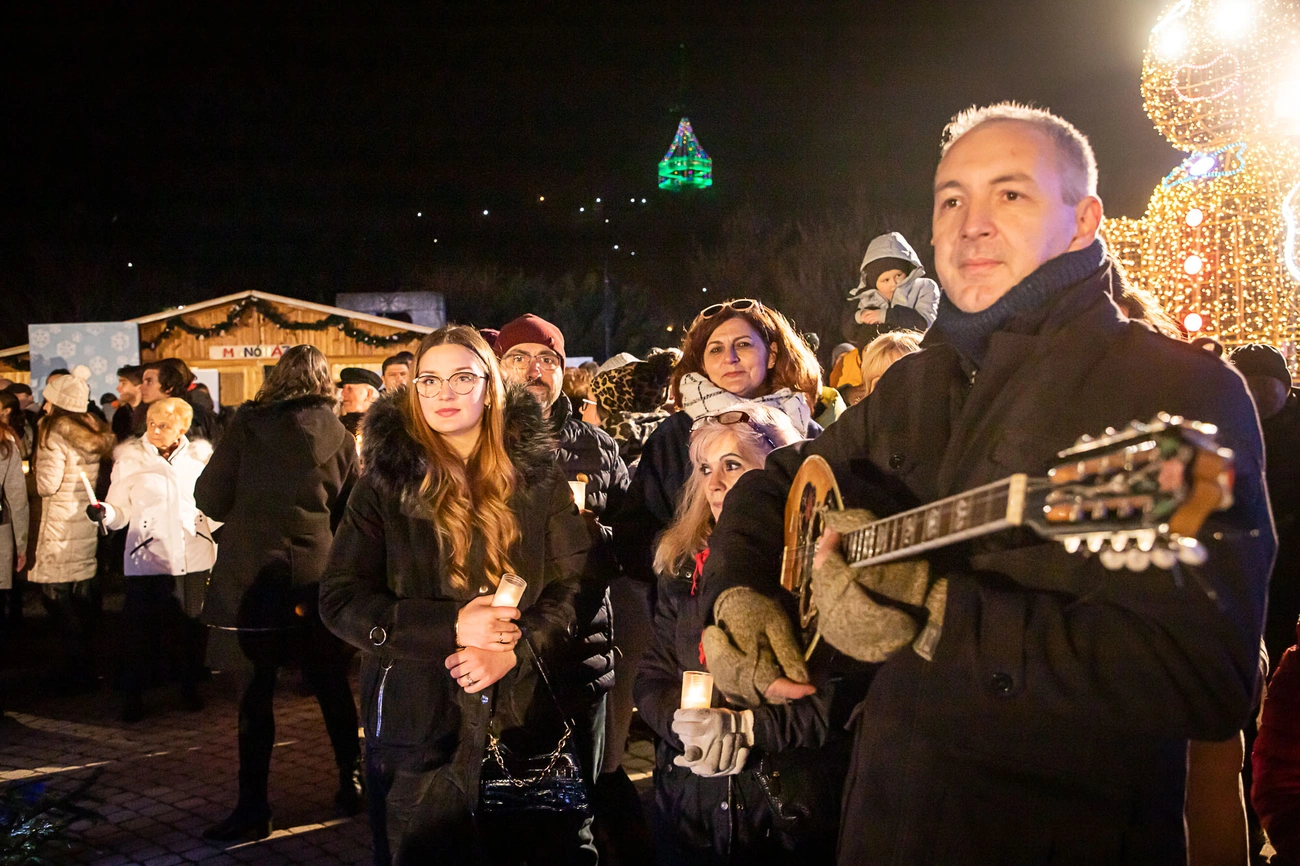 Felcsendült a Csendes éj  
