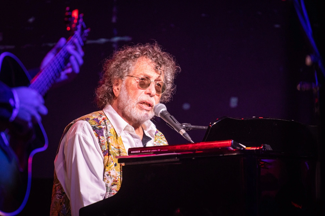 Miskolcon játszott LGT-dalokat a Csík zenekar  