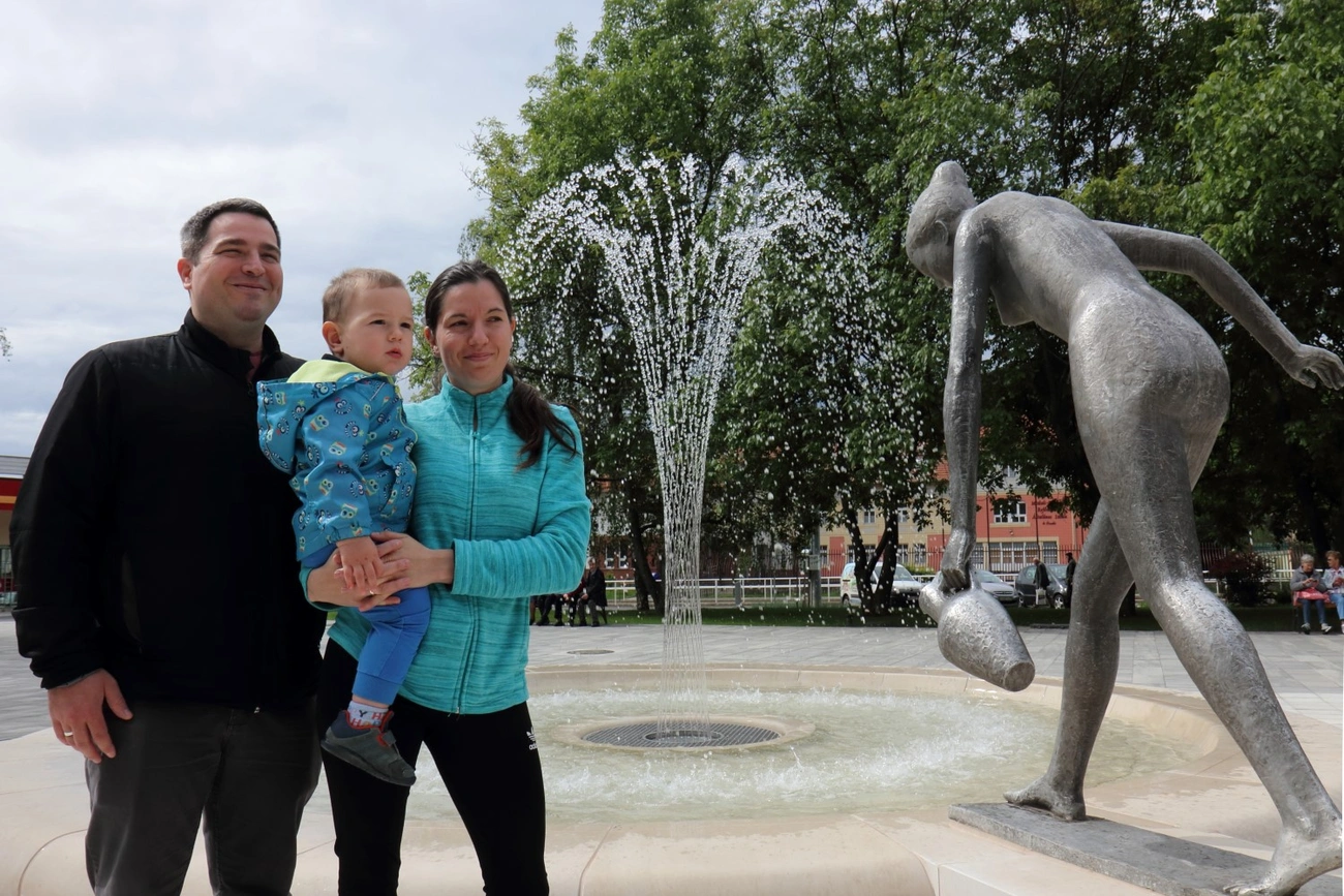 Megújult az Árpád úti szolgáltatóház előtti tér 