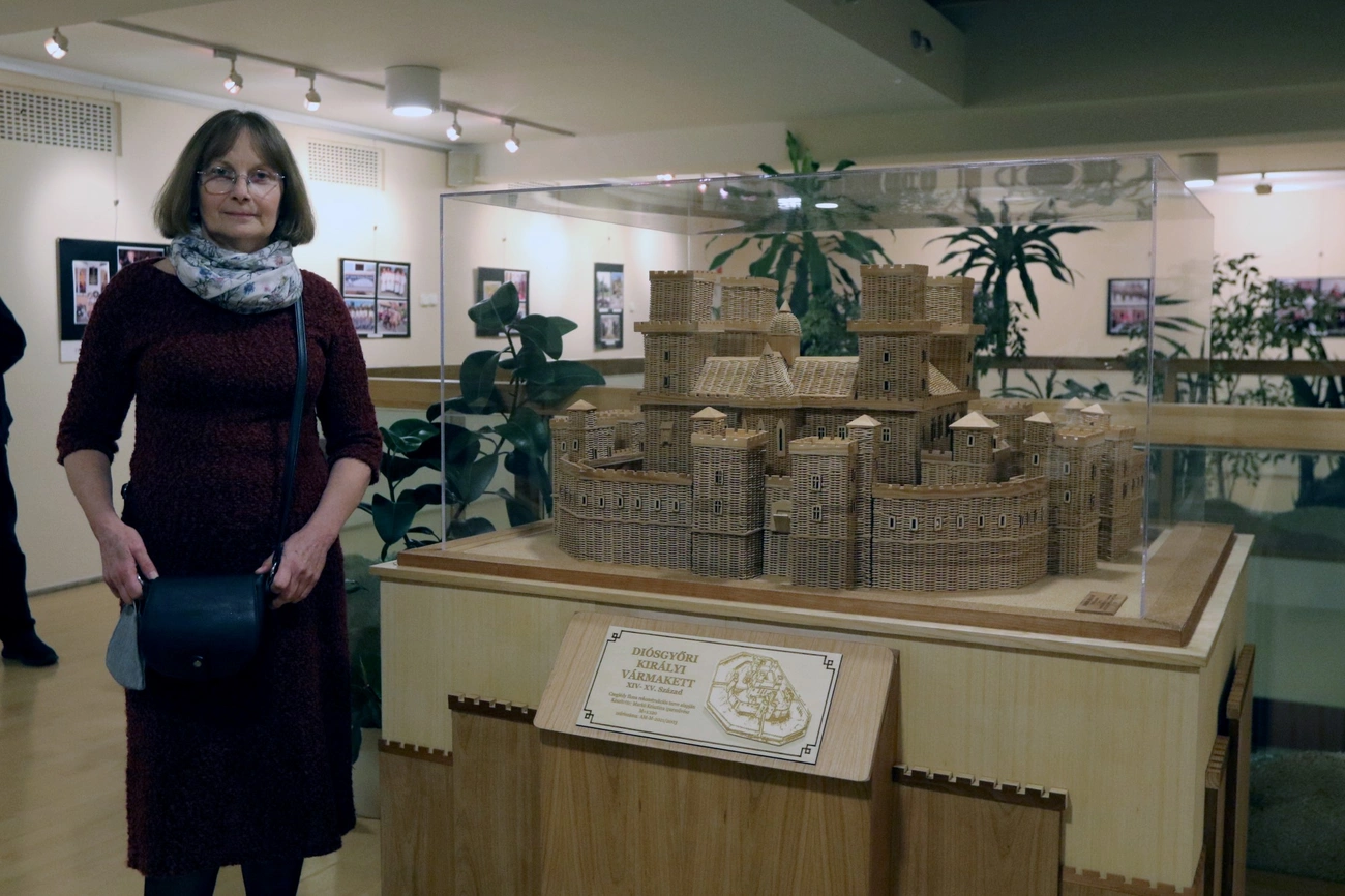 A Diósgyőri vár makettje az Adyban 