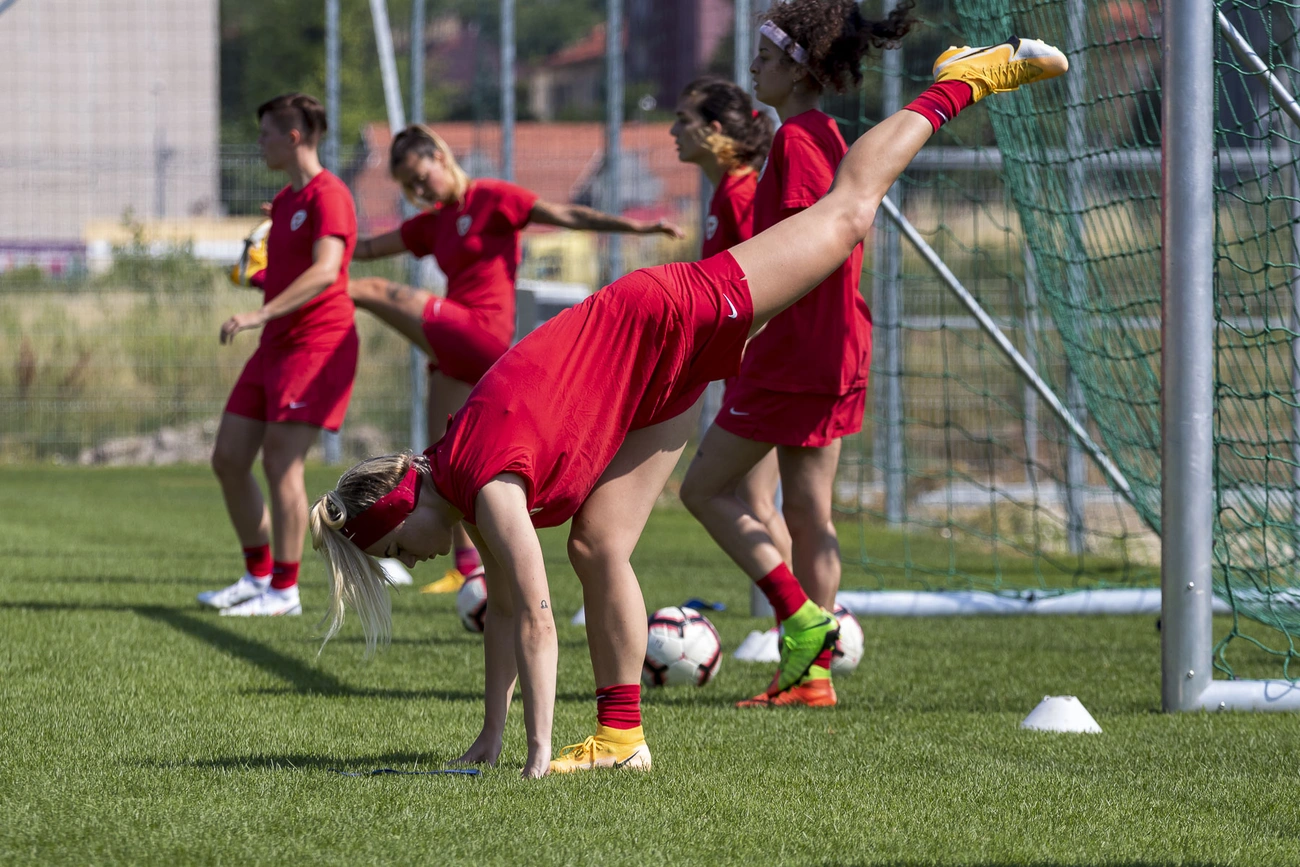 DVTK női labdarúgócsapat első edzése 