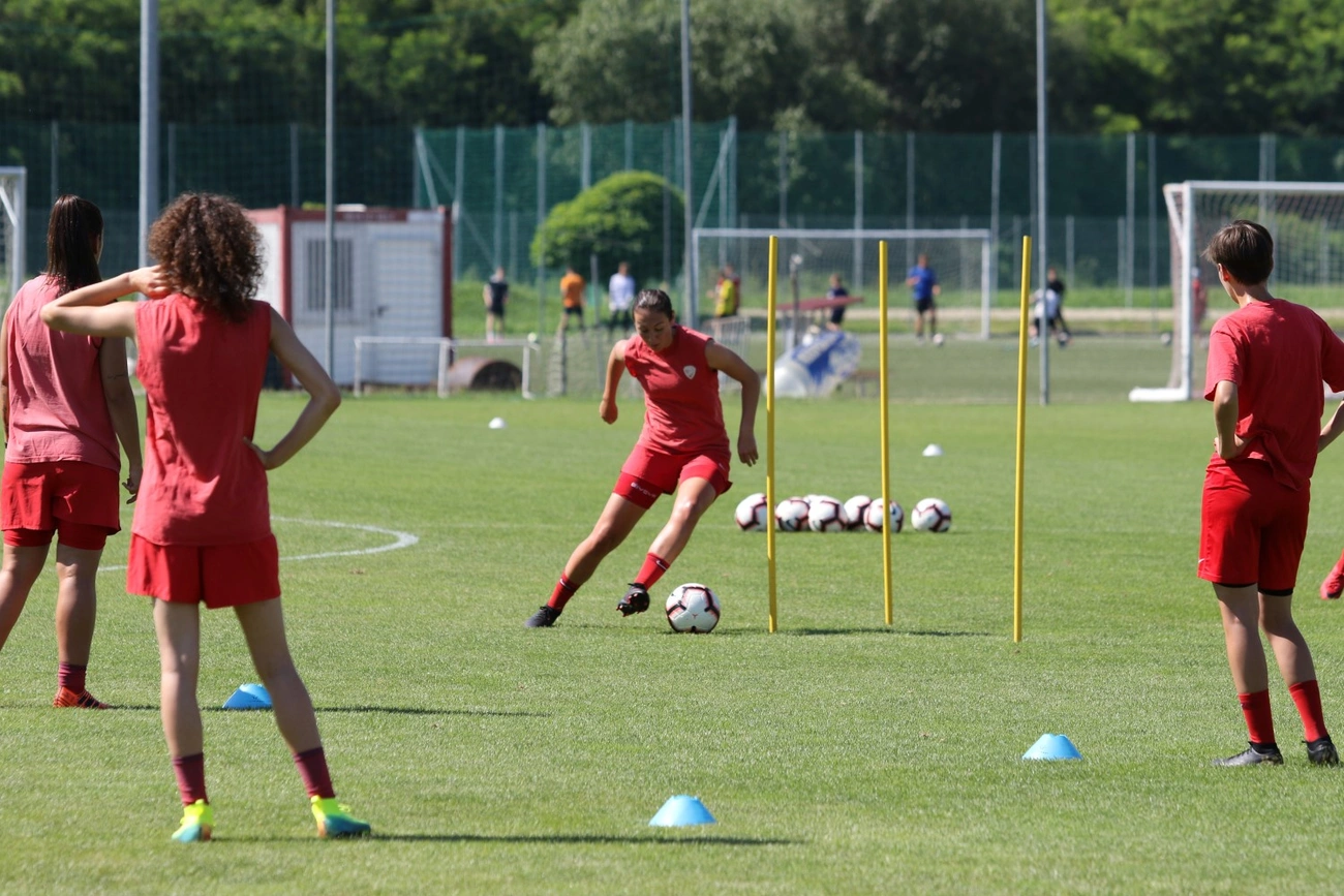 DVTK női labdarúgó-csapat nyílvános edzés 