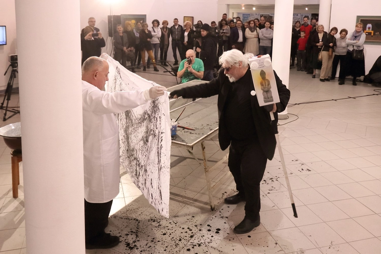 efZámbó, feLugossy, Szirtes performansz a Miskolci Galériában