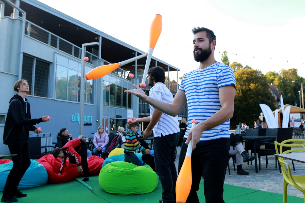 Ellipsum Garden az Aradi sétányon 