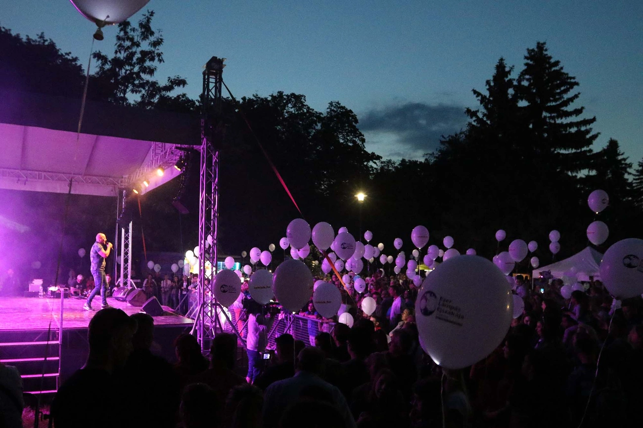 Ezer Lámpás Éjszakája a Népkertben