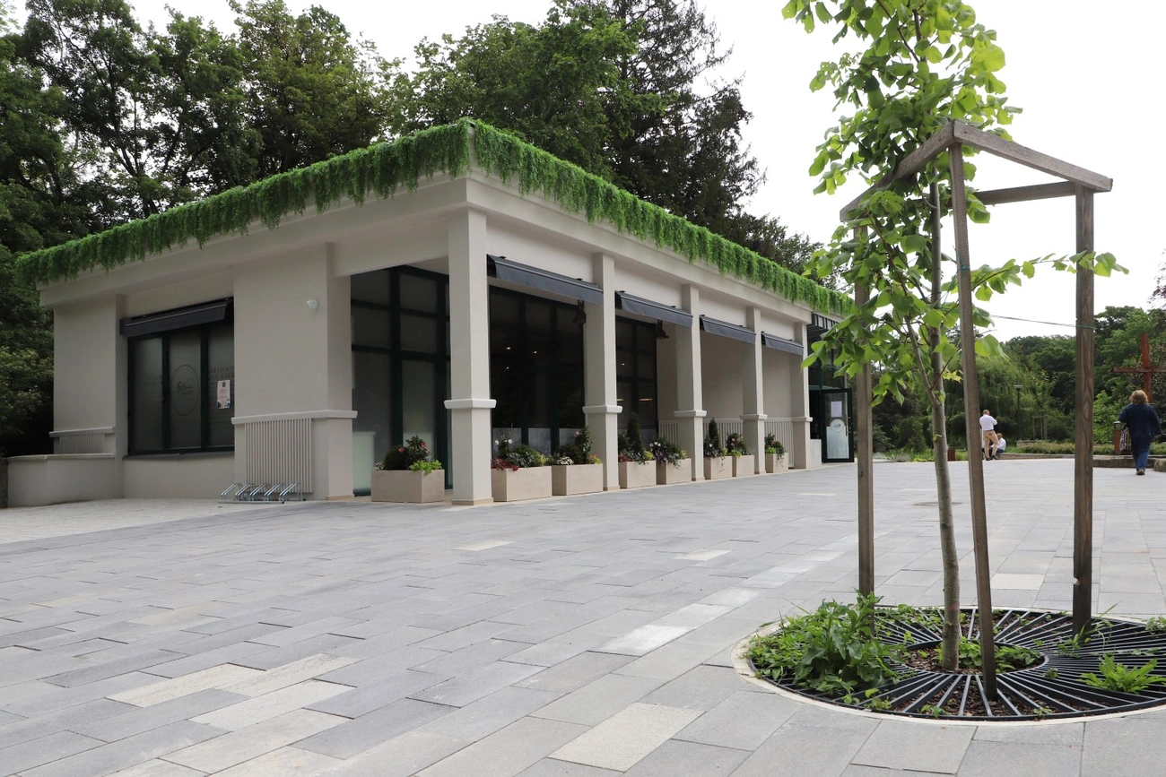 Június 1-én nyit a Fekvő Róka kávézó és cukrászda Tapolcán 