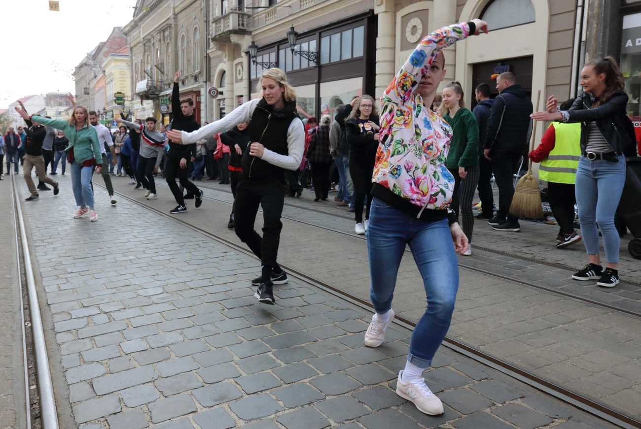 Flashmob a Horizont fesztivál előtt 