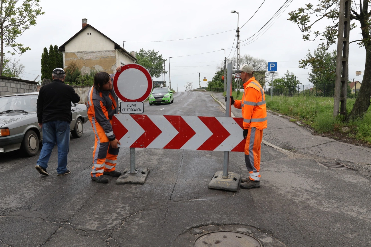 Forgalmi rend változás a Kisfaludy utcai vasúti híd lezárása miatt  