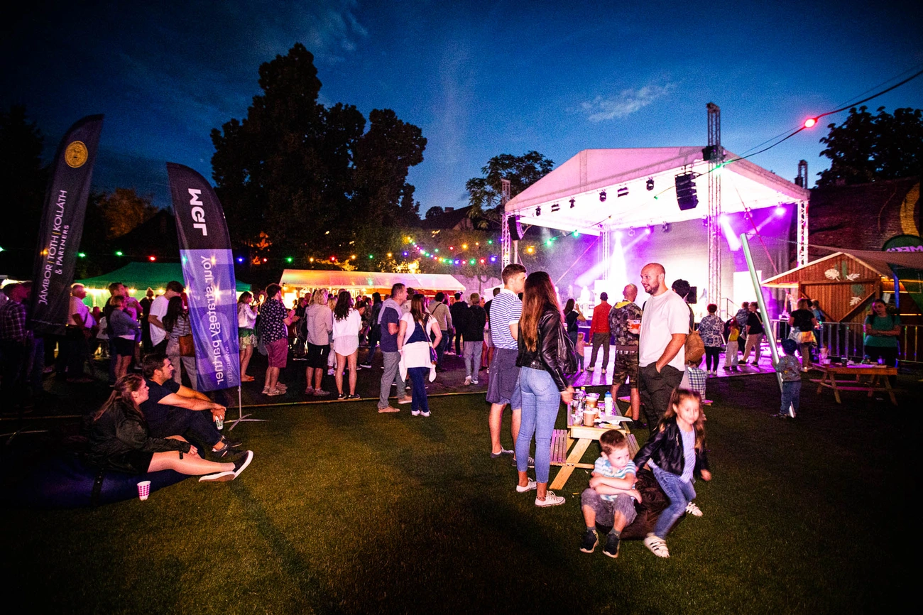 Gasztroplacc és Kerekes Band koncert a Csengey kertben  