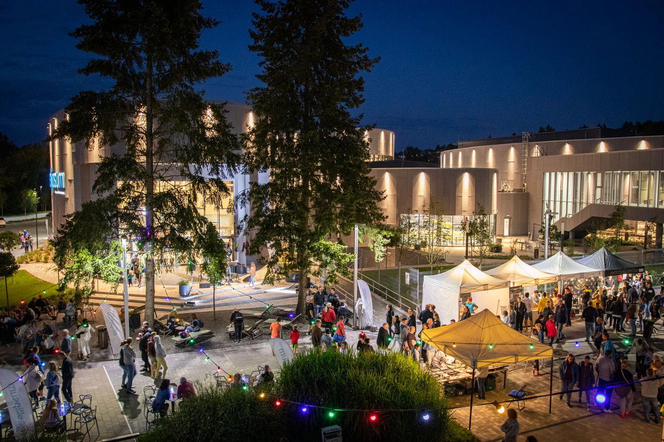 GasztroPLÁZS Extra és veterán-autó kiállítás az Ellipsumnál 