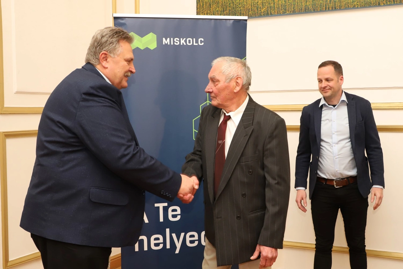 Géra Imre olimpikon kerékpáros köszöntése a városházán 