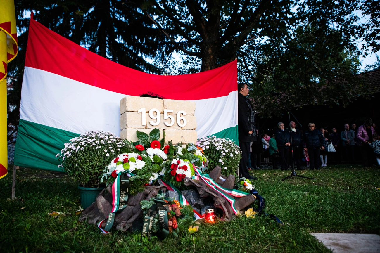 1956-os emlékhely avatás, gyertyagyújtás és koszorúzás Görömbölyön  