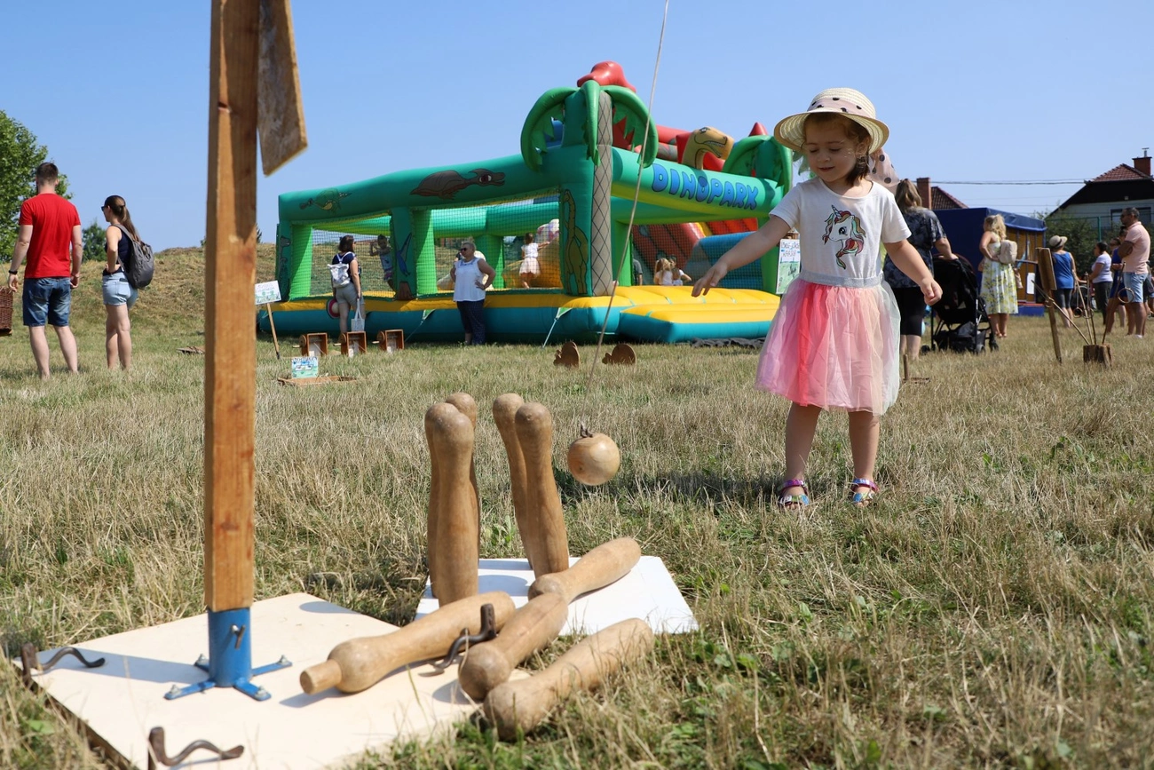 Gyermeknap pótló Szirmán 