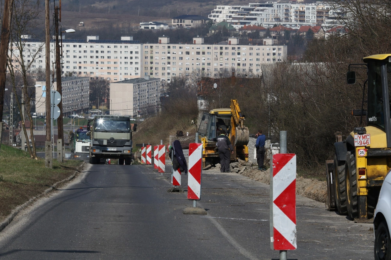 Útfelújítás a Hideg-soron 